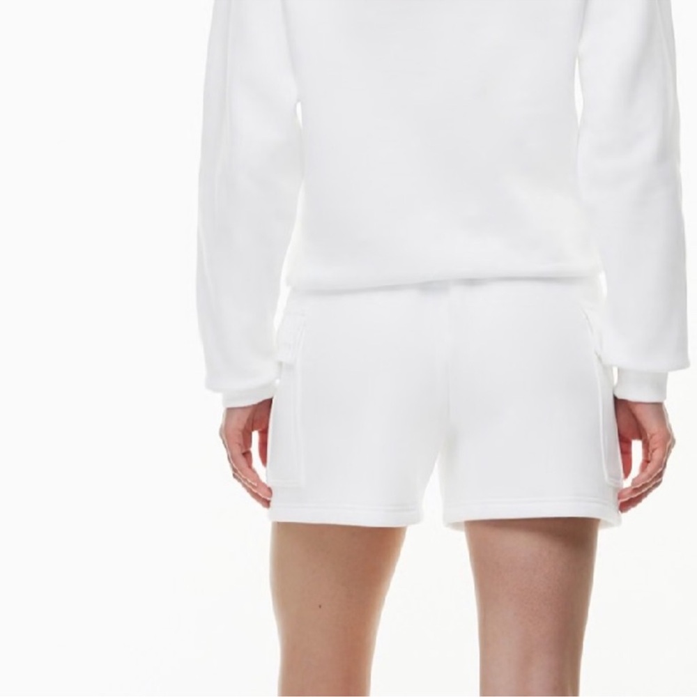 Aritzia Short Cozy Sweatfleece Mega Cargo TM
Mid-thigh - Picture 5 of 6